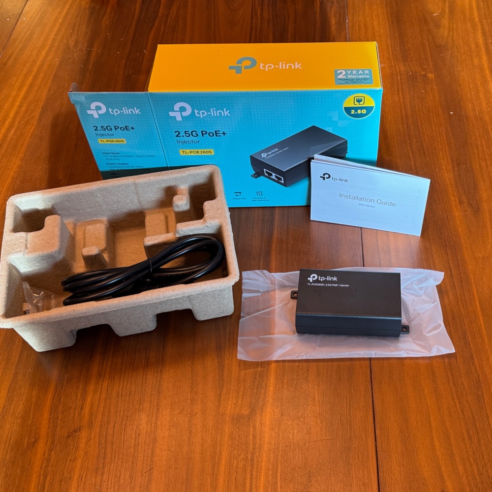 TP-Link 2.5G PoE Injector with Accessories